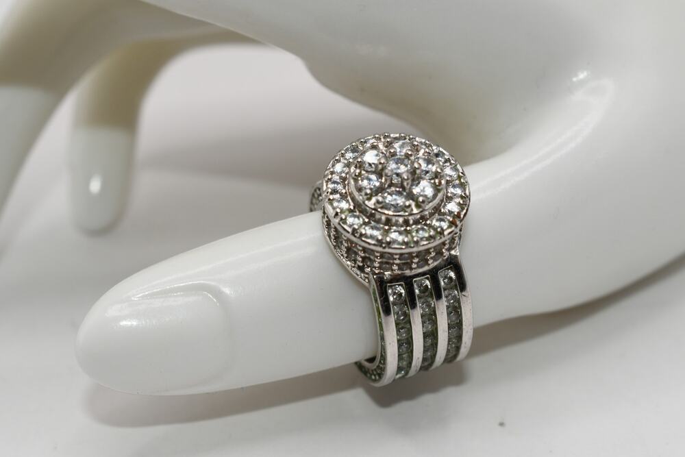 Vintage Silver Tone Rhinestone Statement Ring Size 7.5 Sparkling Cocktail